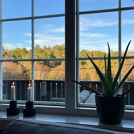 5 Bedroom Cozy In Lyngdal