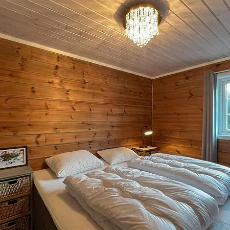 Holiday home 5 Bedroom Cozy In