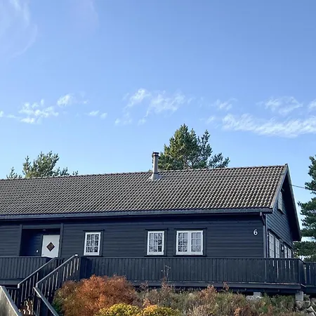 5 Bedroom Cozy In Lyngdal
